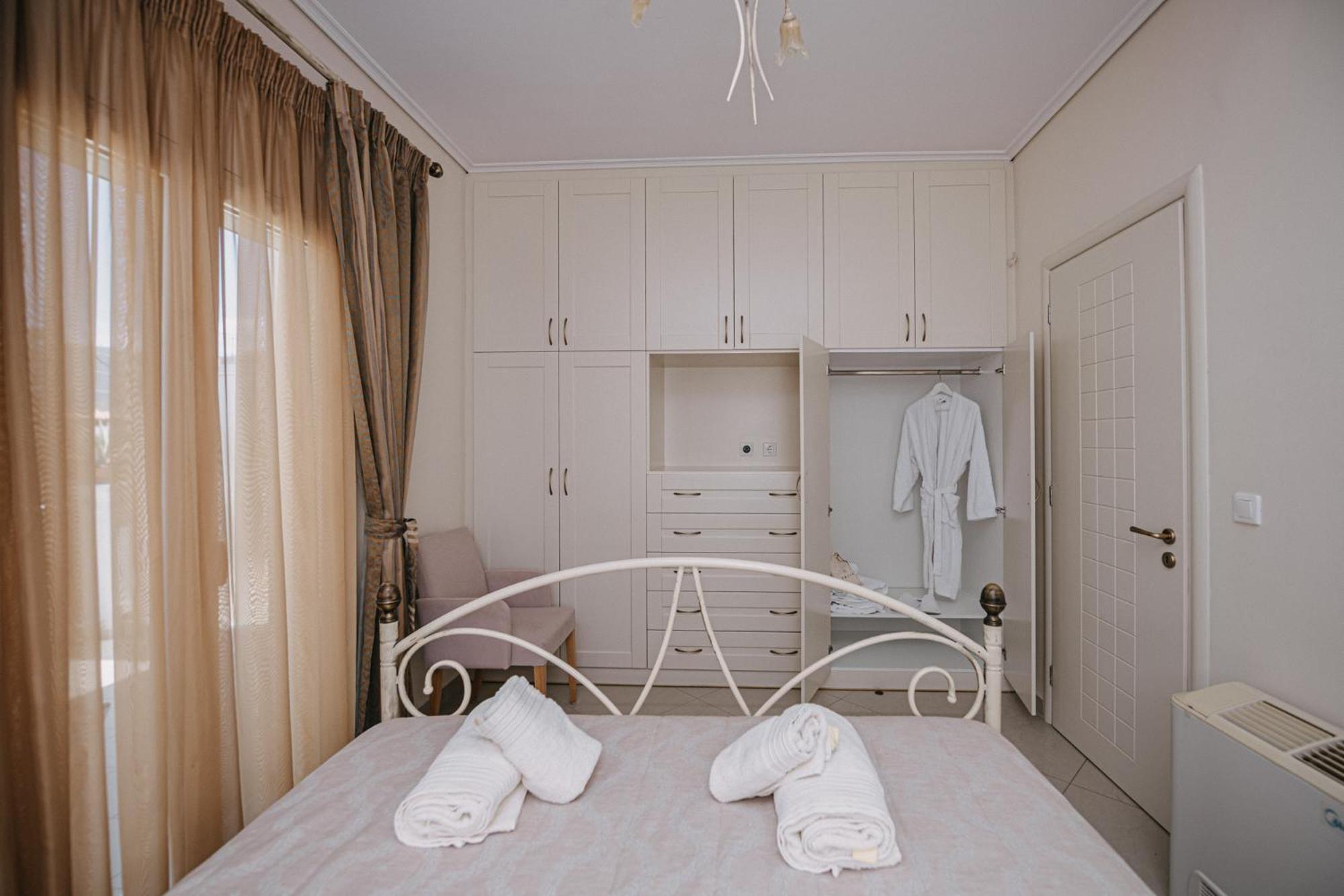 Nereides Luxury Villas 卡托阿尔米利 外观 照片